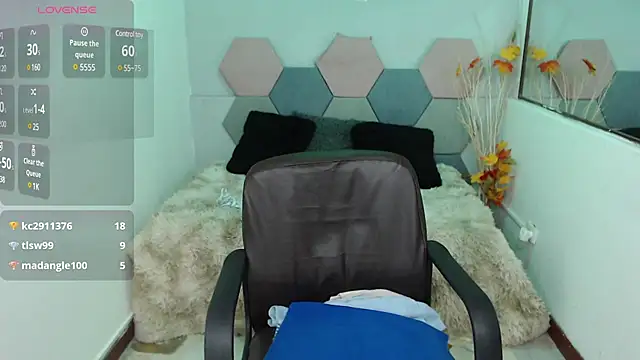 Snapshot of CharloteTaylor_ chatting on February 2025 06:55:01 AM CharloteTaylor online show from February 2025 06:55:01 AM