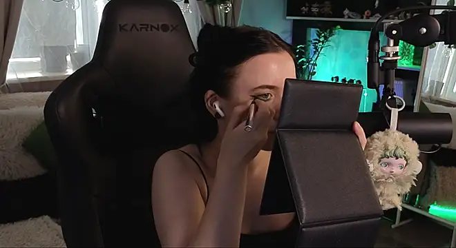 KiraLiLime online show from November 2025 10:54:02 AM