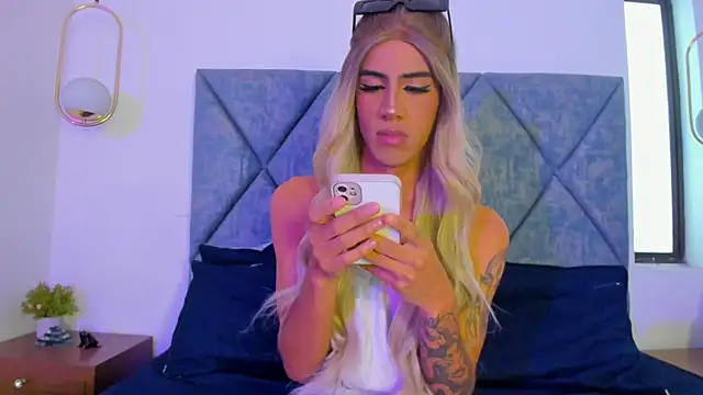 Snapshot of PersefoneWoods1 chatting on October 2025 03:00:01 PM PersefoneWoods1 online show from October 2025 03:00:01 PM