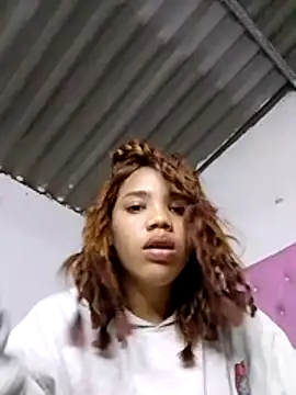 1CANDYLOVE online show from November 2025 02:00:02 AM