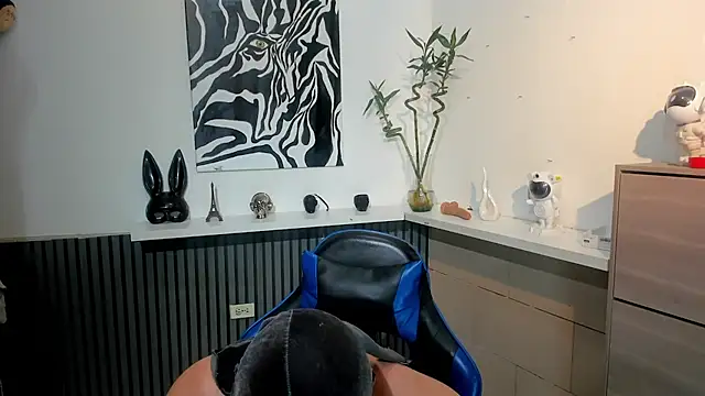 Daemon21 online show from November 2025 11:25:01 PM