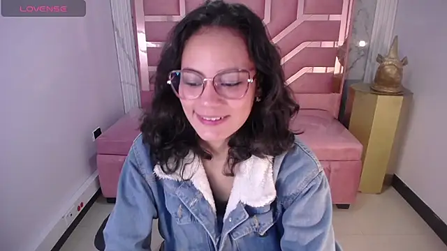 Snapshot of Tyna_ch chatting on December 2024 04:26:01 PM Tyna ch online show from December 2024 04:26:01 PM