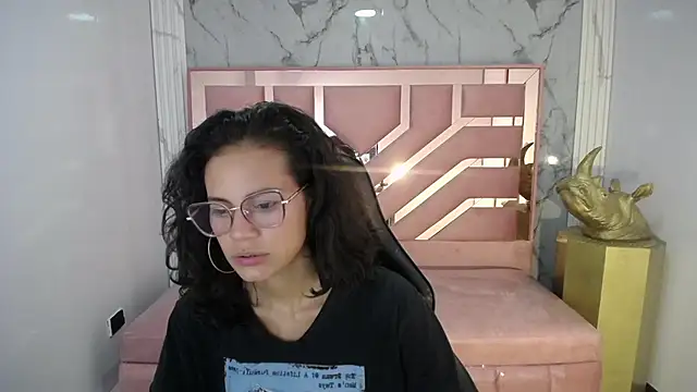 Snapshot of Tyna_ch chatting on January 2025 04:29:01 PM Tyna ch online show from January 2025 04:29:01 PM