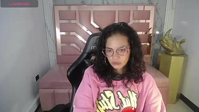 Snapshot of Tyna_ch chatting on January 2025 04:21:02 PM Tyna ch online show from January 2025 04:21:02 PM
