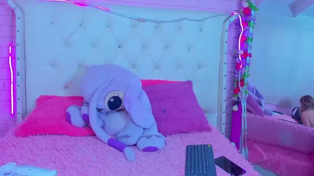 Melissa walker  online show from March 2025 06:37:02 PM