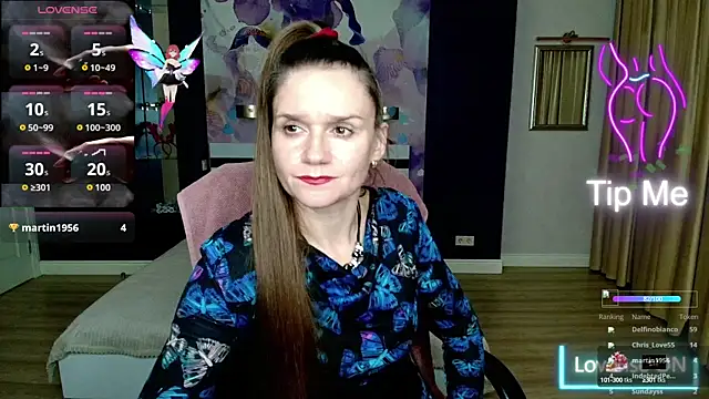 Snapshot of AriaGray chatting on October 2025 01:39:02 AM AriaGray online show from October 2025 01:39:02 AM