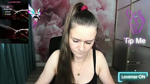Snapshot of AriaGray chatting on October 2025 01:45:02 PM AriaGray online show from October 2025 01:45:02 PM