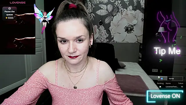 Snapshot of AriaGray chatting on October 2025 08:22:01 PM AriaGray online show from October 2025 08:22:01 PM