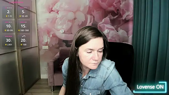 AriaGray online show from October 2025 01:56:01 PM