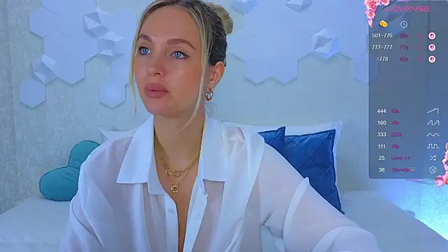 Snapshot of Lynna_Sparks chatting on October 2025 02:53:02 AM Lynna Sparks online show from October 2025 02:53:02 AM