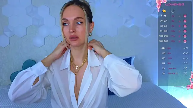 Snapshot of Lynna_Sparks chatting on November 2025 02:44:01 AM Lynna Sparks online show from November 2025 02:44:01 AM