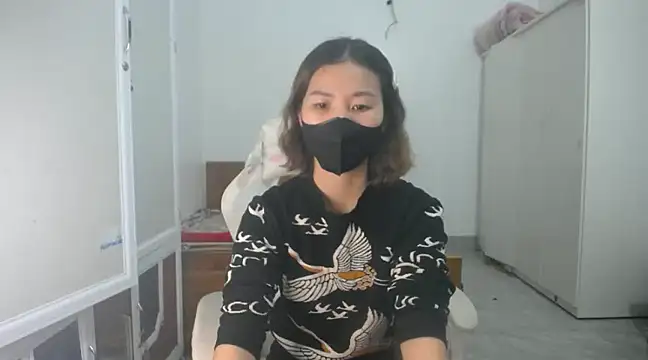 Snapshot of Susu204 chatting on December 2024 05:17:01 AM Susu204 online show from December 2024 05:17:01 AM