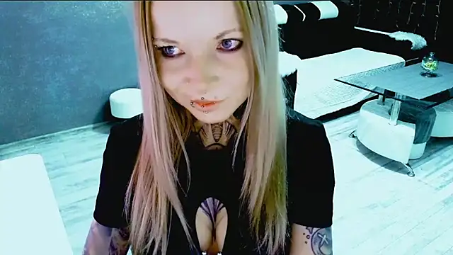 Snapshot of InesGold chatting on October 2025 08:18:02 AM InesGold online show from October 2025 08:18:02 AM