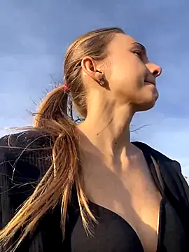 GraceTorrez online show from November 2025 12:04:01 PM