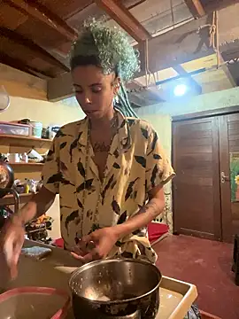 sammoura01 online show from January 2026 10:47:02 PM