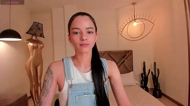 HannahJamesX online show from December 2024 05:22:01 PM