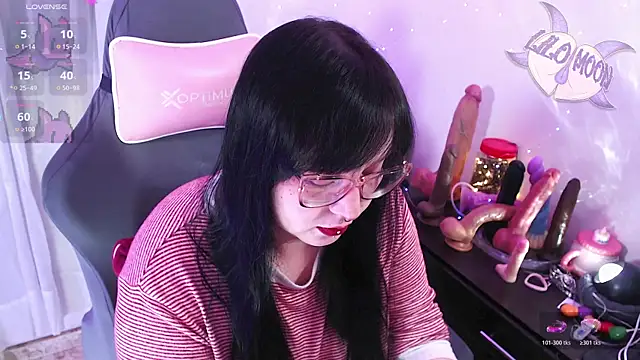 Snapshot of LiloMoon69 chatting on May 2026 04:53:02 AM LiloMoon69 online show from May 2026 04:53:02 AM
