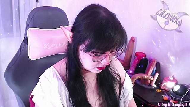 Snapshot of LiloMoon69 chatting on May 2026 04:07:02 AM LiloMoon69 online show from May 2026 04:07:02 AM