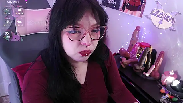 Snapshot of LiloMoon69 chatting on May 2026 11:43:01 PM LiloMoon69 online show from May 2026 11:43:01 PM
