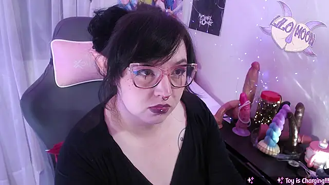 Snapshot of LiloMoon69 chatting on May 2026 06:31:02 AM LiloMoon69 online show from May 2026 06:31:02 AM