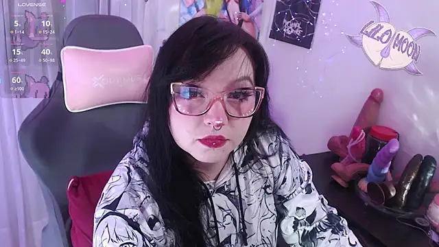 Snapshot of LiloMoon69 chatting on June 2026 06:37:02 AM LiloMoon69 online show from June 2026 06:37:02 AM