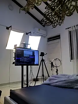 Snapshot of OliviaBurning chatting on September 2025 11:32:01 AM OliviaBurning online show from September 2025 11:32:01 AM