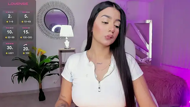 Snapshot of amelie_jhons chatting on December 2024 08:37:01 PM amelie jhons online show from December 2024 08:37:01 PM