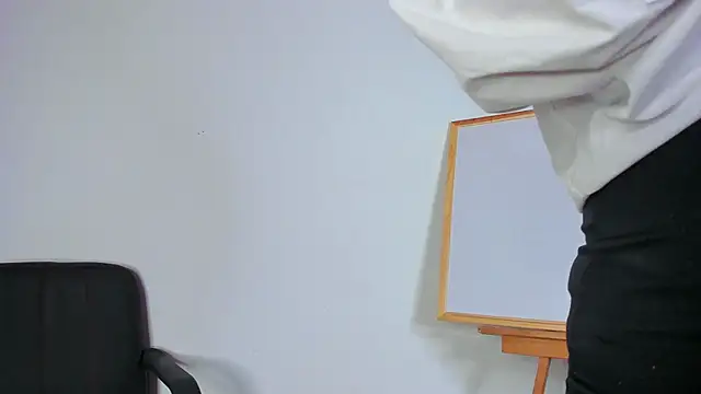 Snapshot of EngelStone chatting on January 2025 07:48:01 PM EngelStone online show from January 2025 07:48:01 PM