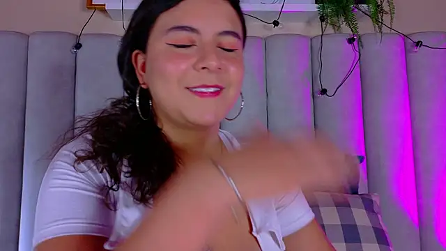 Snapshot of EngelStone chatting on October 2025 07:44:02 PM EngelStone online show from October 2025 07:44:02 PM