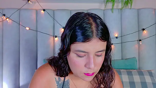 Snapshot of EngelStone chatting on November 2025 07:37:02 PM EngelStone online show from November 2025 07:37:02 PM