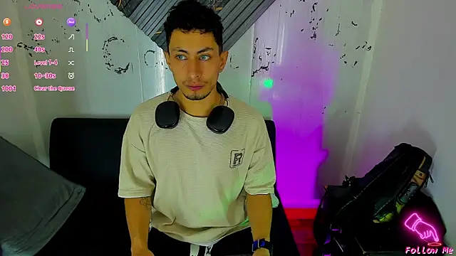 Piggy Eddy online show from November 2025 12:48:01 PM