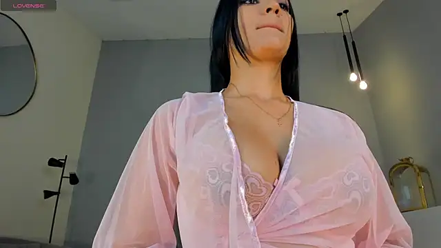 Snapshot of NatyFerrer_ chatting on February 2025 10:37:02 AM NatyFerrer online show from February 2025 10:37:02 AM