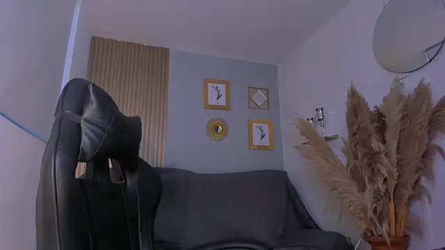 Snapshot of NatyFerrer_ chatting on October 2025 10:49:02 AM NatyFerrer online show from October 2025 10:49:02 AM