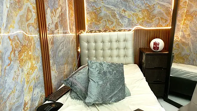 Snapshot of _Jessi29_ chatting on October 2025 10:40:02 PM  Jessi29  online show from October 2025 10:40:02 PM