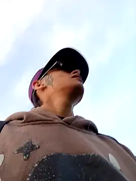 Snapshot of Cuervo_maniaco chatting on December 2024 10:43:02 PM Cuervo maniaco online show from December 2024 10:43:02 PM