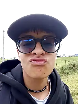 Snapshot of Cuervo_maniaco chatting on February 2025 03:54:01 PM Cuervo maniaco online show from February 2025 03:54:01 PM