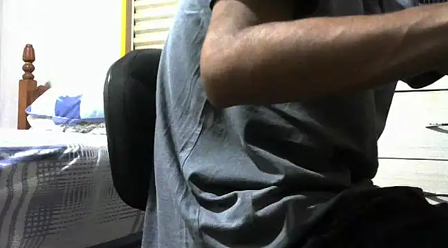 Snapshot of RenziTatte chatting on December 2024 02:05:02 PM RenziTatte online show from December 2024 02:05:02 PM