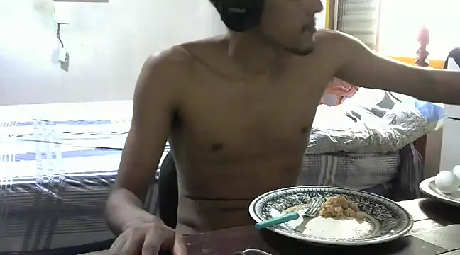 Snapshot of RenziTatte chatting on December 2024 02:59:01 PM RenziTatte online show from December 2024 02:59:01 PM