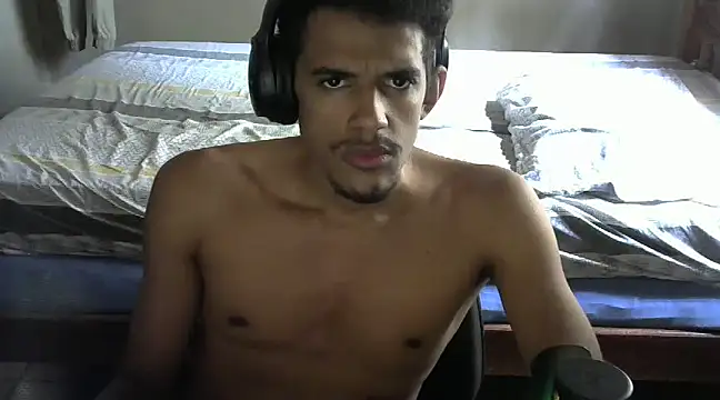 Snapshot of RenziTatte chatting on January 2025 02:48:01 PM RenziTatte online show from January 2025 02:48:01 PM