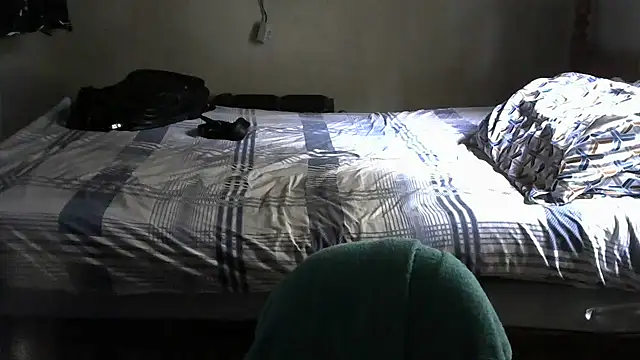 Snapshot of RenziTatte chatting on March 2025 07:17:01 PM RenziTatte online show from March 2025 07:17:01 PM