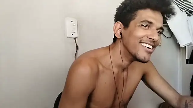 Snapshot of RenziTatte chatting on October 2025 04:48:01 PM RenziTatte online show from October 2025 04:48:01 PM