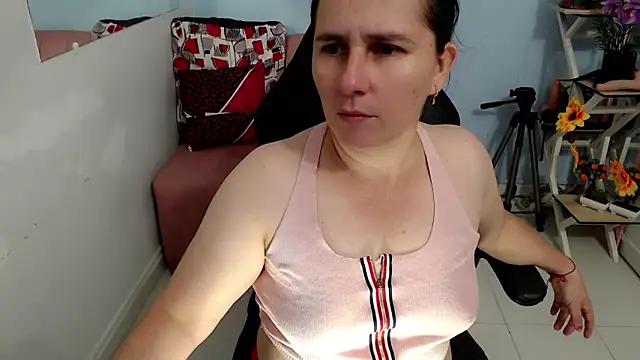 victoria jones online show from November 2025 12:37:02 PM