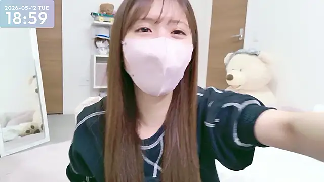 Snapshot of -SHINON- chatting on May 2026 10:01:01 AM -SHINON- online show from May 2026 10:01:01 AM