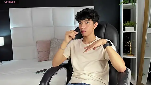 Snapshot of Santy_carrington chatting on December 2024 08:45:01 PM Santy carrington online show from December 2024 08:45:01 PM