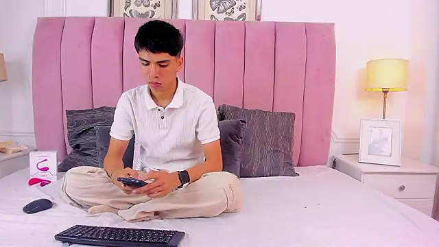 Santy carrington online show from March 2026 07:53:02 PM