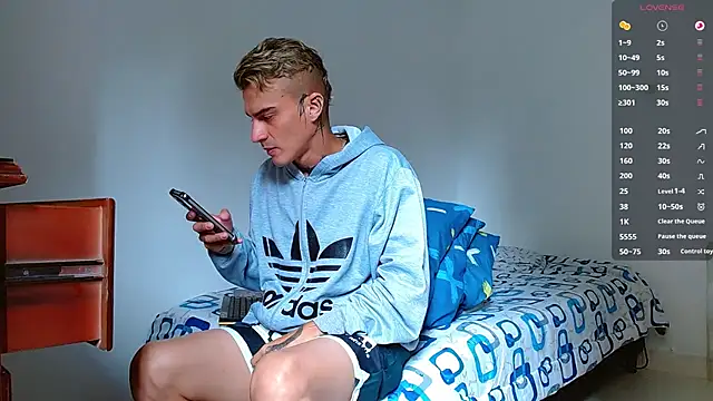 Snapshot of bray_hotboy777 chatting on October 2025 01:32:01 PM bray hotboy777 online show from October 2025 01:32:01 PM