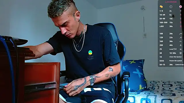 Snapshot of bray_hotboy777 chatting on November 2025 03:01:02 PM bray hotboy777 online show from November 2025 03:01:02 PM