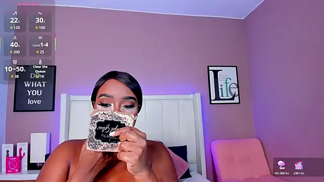 Snapshot of Britanymooree chatting on October 2025 07:58:01 PM Britanymooree online show from October 2025 07:58:01 PM