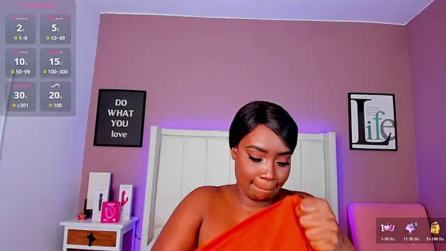 Snapshot of Britanymooree chatting on October 2025 07:36:02 PM Britanymooree online show from October 2025 07:36:02 PM