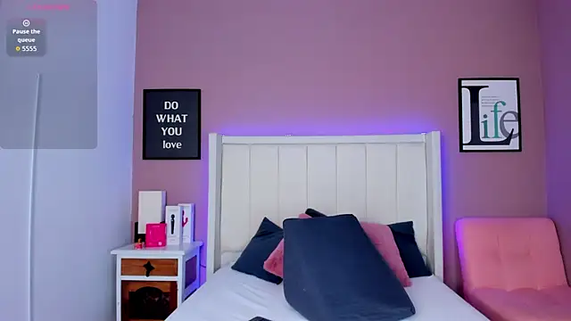 Snapshot of Britanymooree chatting on November 2025 08:08:01 PM Britanymooree online show from November 2025 08:08:01 PM